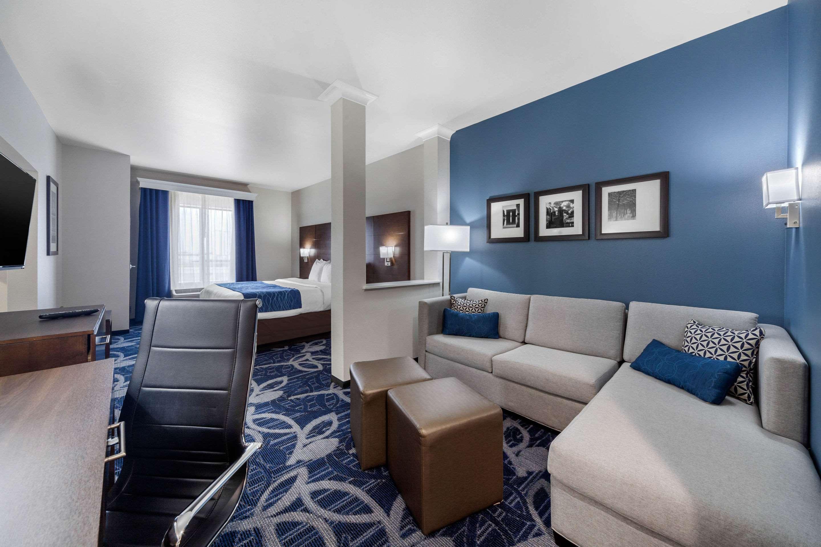 Hotel Comfort & South I-35